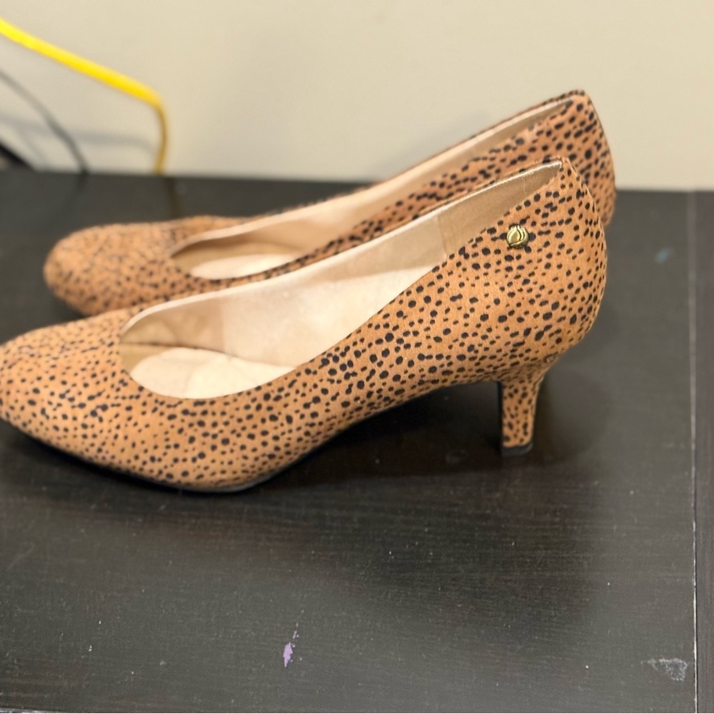 Life Stride Tan and Black Patterned Heels